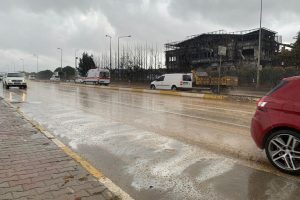 Yanan fabrika &ccedil;evresinde yağmur tedirginliği