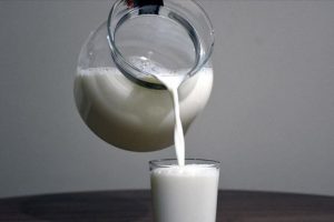 S&uuml;t &uuml;reticilerinden fiyatlar i&ccedil;in 'parite' talebi
