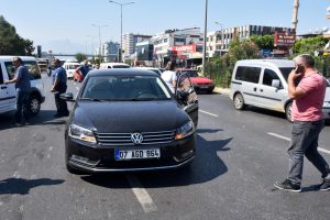 Yayaya kapalı yoldan ge&ccedil;mek istedi... "Adeta intihar eder gibiydi"