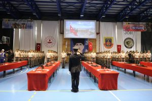 Bursa'da bedelli askerler yemin edip terhis oldu