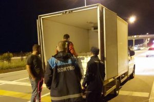 Yetişkin olmadan avlanan 3,5 ton balık ele ge&ccedil;irildi
