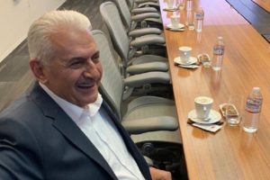 Google, Yıldırım'a Galatasaray logolu kahve ikram etti