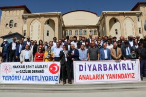 Hakkari'deki STK'lardan Diyarbakır annelerine destek a&ccedil;ıklaması