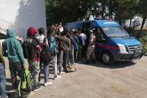Adıyaman'da 22 ka&ccedil;ak g&ouml;&ccedil;men yakalandı, 1 organizat&ouml;r tutuklandı