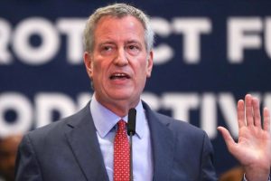 New York Belediye Başkanı Blasio yarışı bıraktı