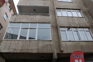 Evde tartıştığı annesini bı&ccedil;aklayarak &ouml;ld&uuml;rd&uuml;