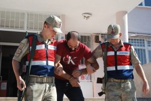 Hatay'da g&ouml;&ccedil;men ka&ccedil;ak&ccedil;ılığı operasyonu: 3 kişi tutuklandı