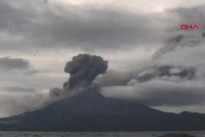 Sakurajima k&uuml;l p&uuml;sk&uuml;rtmeye başladı