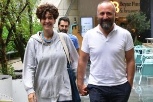 Berg&uuml;zar Korel'e sahne yasağı!
