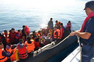 42 d&uuml;zensiz g&ouml;&ccedil;men yakalandı