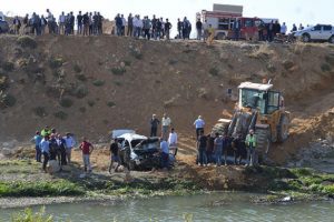 Taziye yolunda kaza: 2 &ouml;l&uuml;, 3 yaralı