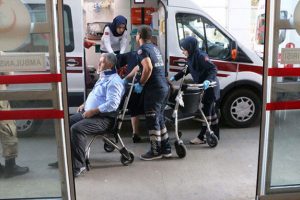 D&uuml;ğ&uuml;n konvoyunda kaza: 5 yaralı