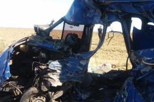 Ukrayna'da TIR ile minib&uuml;s &ccedil;arpıştı: 9 &ouml;l&uuml;