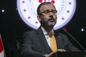 Bakan Kasapoğlu'ndan Taha Akg&uuml;l'e tebrik mesajı