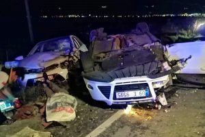 Zincirleme trafik kazası: 2 &ouml;l&uuml;, 5 yaralı