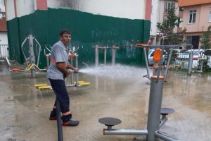 Bursa Gemlik'te park temizliği