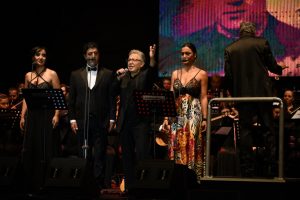İzmir'de Livaneli coşkusu