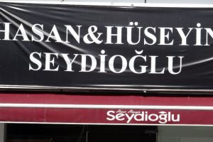 Hamile kadına dehşeti yaşatan iki kardeşin d&uuml;kkanlarının tabelaları değişti
