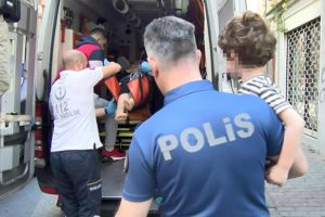 5 yaşındaki &ccedil;ocuk annesinin kurtarıcısı oldu!