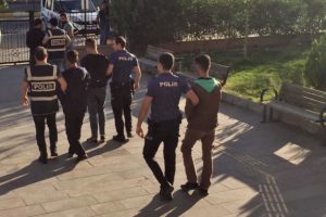 Kahta'da uyuşturucu satan kişiler tutuklandı