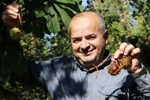 2 bin 400 rakımda 13 &ccedil;eşit meyve yetiştirdiler