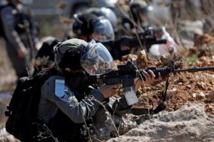 İsrail g&uuml;&ccedil;leri 19 Filistinliyi g&ouml;zaltına aldı