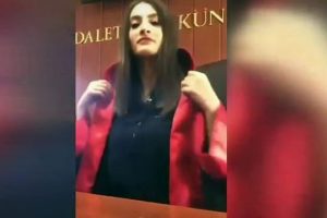 Hakim c&uuml;bbesi giyen 'Tiktok'&ccedil;u i&ccedil;in savcılık a&ccedil;ıklama yaptı