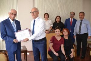 86 yaşında ikinci &uuml;niversitesinden mezun oldu