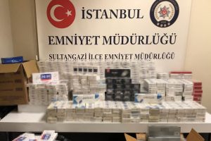 Sultangazi'de ka&ccedil;ak sigara &uuml;retilen mahzen ortaya &ccedil;ıkarıldı