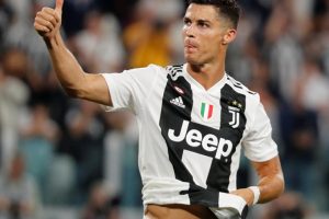 Messi &ouml;d&uuml;l alırken Ronaldo evinden paylaşım yaptı