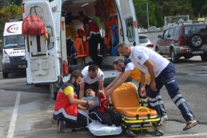 Kalp krizi ge&ccedil;iren mahkum ambulans helikopterle hastaneye kaldırıldı