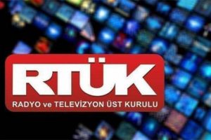 RT&Uuml;K iki kadının &ouml;p&uuml;şmesine ceza kesti
