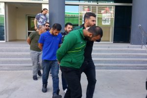 Bursa'da arabanın cam suyu kabından uyuşturucu fışkırdı