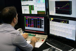 Borsa ilk yarıda y&uuml;kseldi