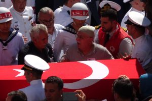 Şehit Astsubay, G&ouml;lc&uuml;k'te g&ouml;zyaşlarıyla toprağa verildi