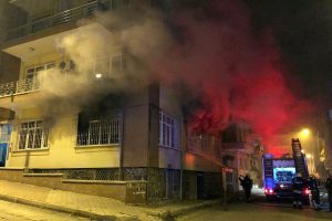 Sigara izmaritinden yangın &ccedil;ıktı