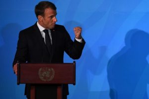 Macron'dan Greta Thunberg yorumu: Olduk&ccedil;a radikal tutum