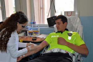 Tokat polisi kan bağışında bulundu