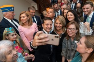 Ukrayna Cumhurbaşkanı Zelenskiy'den ABD'de hatıra fotoğrafı