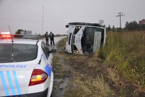 Tekirdağ'da midib&uuml;s yan yattı