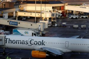 İngiltere'de Thomas Cook y&ouml;neticilerinin maaşları mercek altında