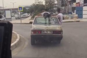 İzmir'de 'Yok artık' dedirten g&ouml;r&uuml;nt&uuml;