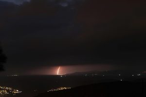 Bodrum'da şimşekler geceyi aydınlattı
