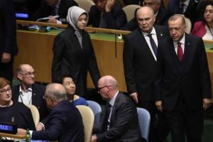 Erdoğan, Sisi'yi g&ouml;r&uuml;nce salona girmedi