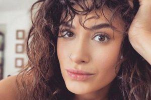 Hande Doğandemir'den photoshoplu paylaşım
