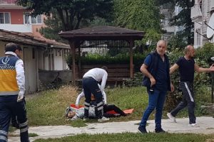 Bursa'da tartıştığı sevgilisini evinin bah&ccedil;esinde bı&ccedil;akladı