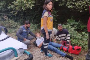 Bursa'da kamyonet ile &ccedil;arpışan motosikletteki 2 &ccedil;ocuk yaralandı