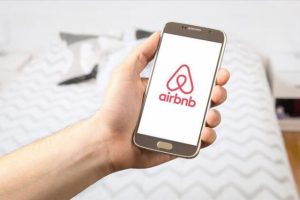Airbnb, hisselerini halka arz edeceğini duyurdu