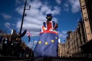 Brexit krizindeki İngiltere erken se&ccedil;ime bir adım daha yaklaştı