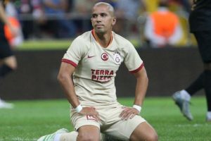 Sofiane Feghouli: Taraftarımız i&ccedil;in bu ma&ccedil;ı kazanmak istiyoruz